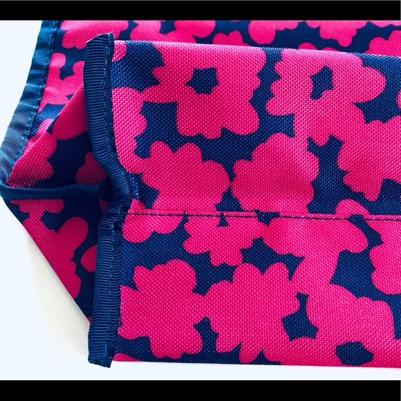 NWT 2 Estee Lauder floral hot pink and navy lined Ex lg washable totes - Picture 9 of 16